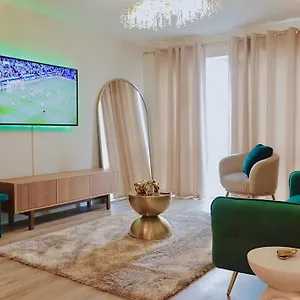 2br Luxury Flat Centre , Free Snacks & Free Netflix , Belfast United Kingdom